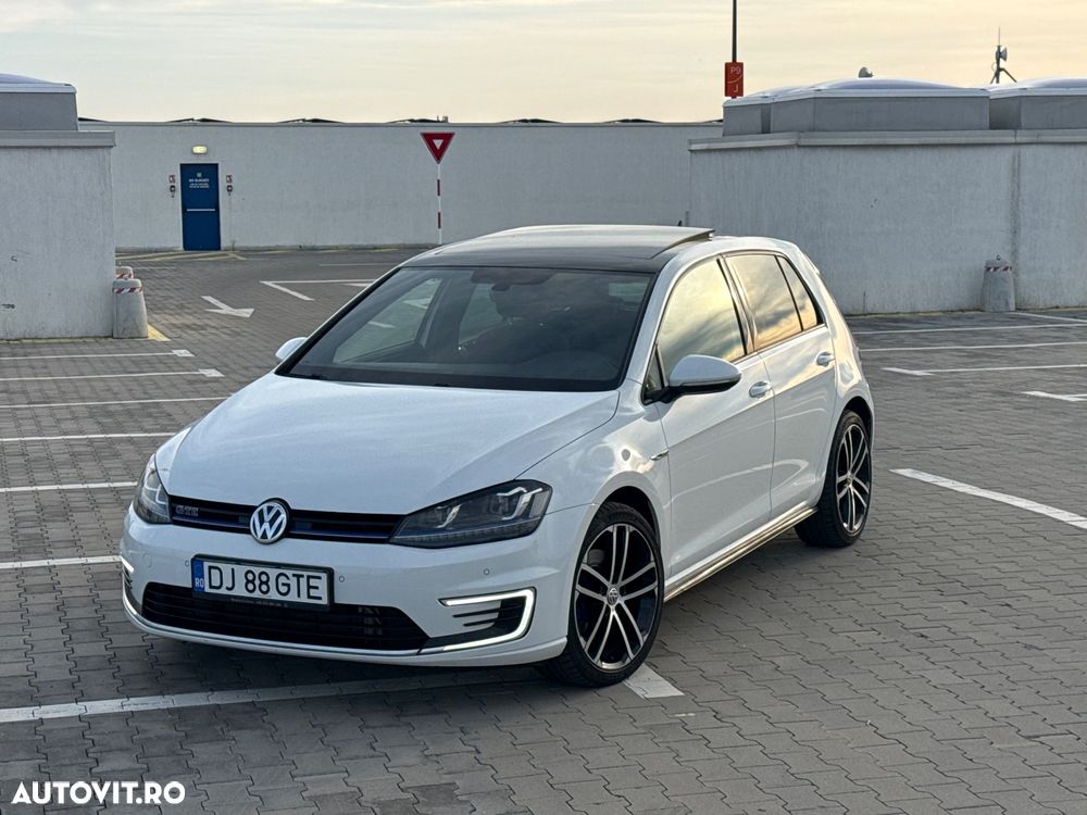 Volkswagen Golf - 10