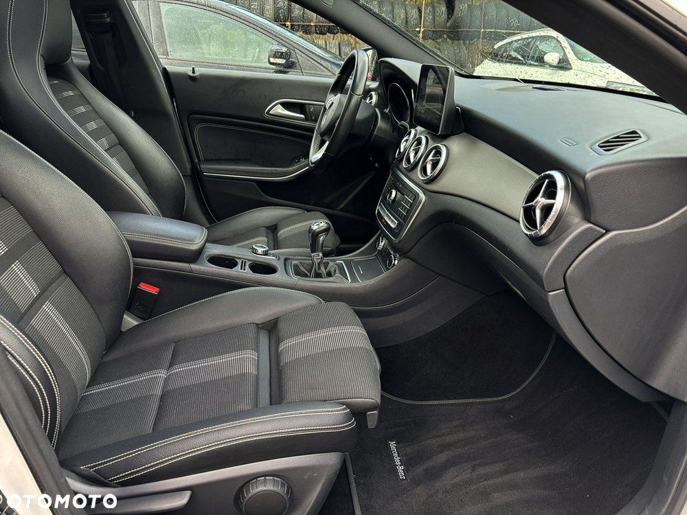 Mercedes-Benz CLA 200 AMG Line - 24