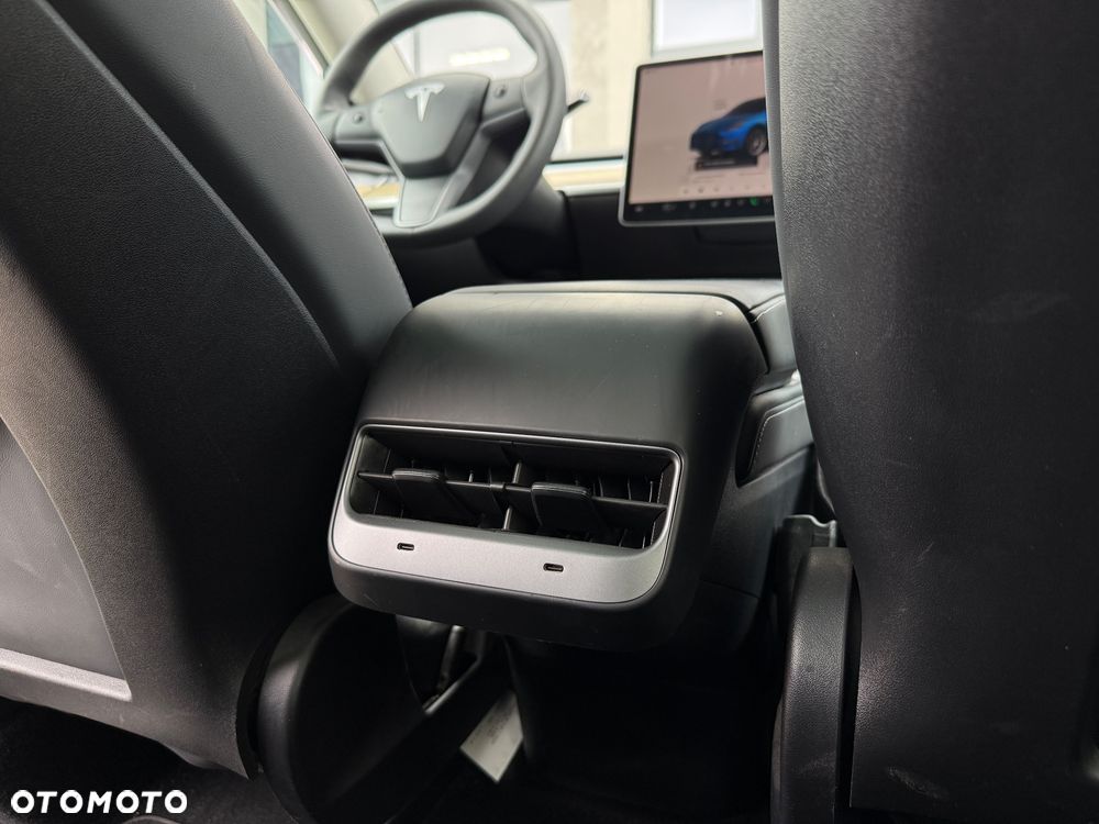 Tesla Model Y RWD - 32