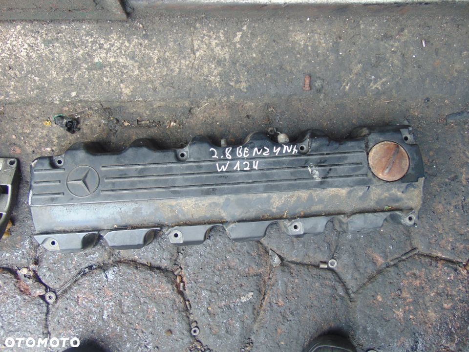 Pokrywa zaworów mercedes w124 2,6 12 v - 1