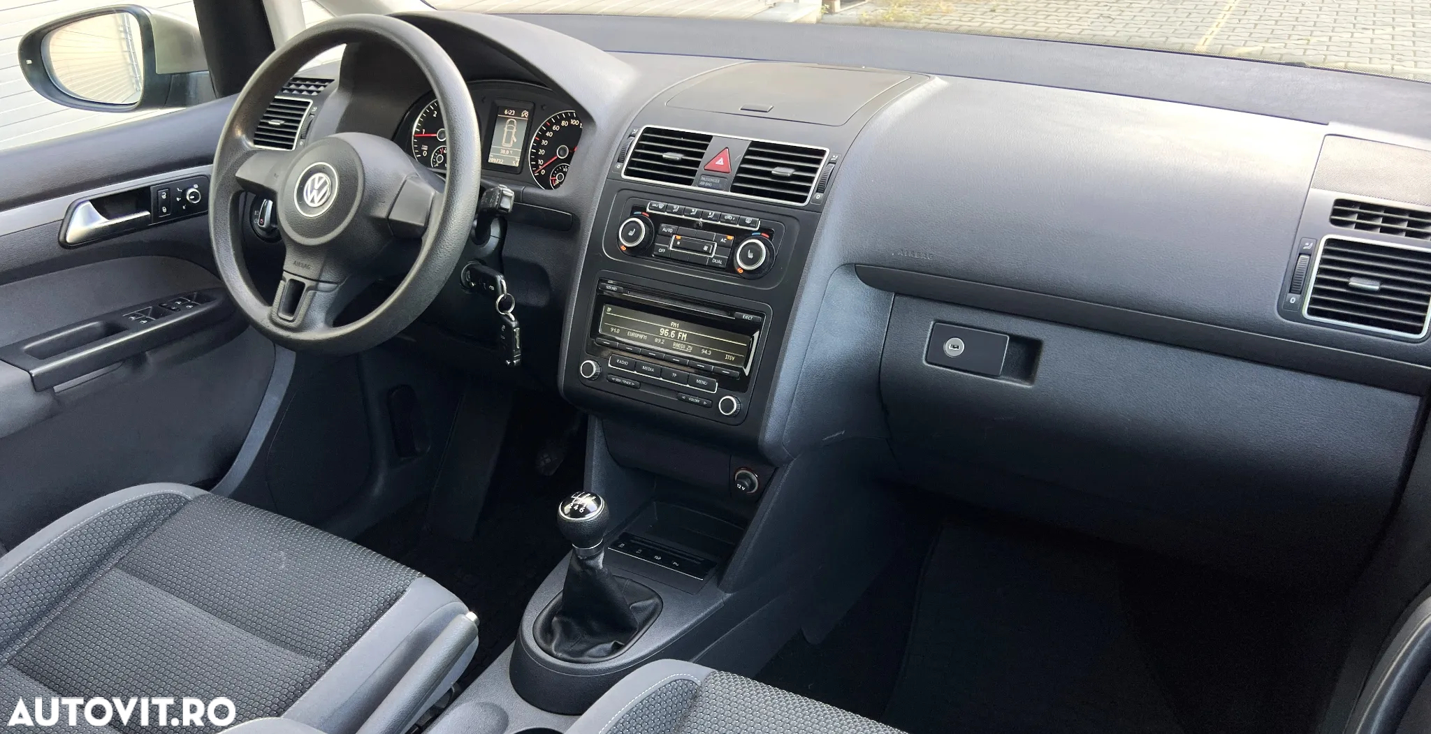 Volkswagen Touran 1.6 TDI Comfortline - 8