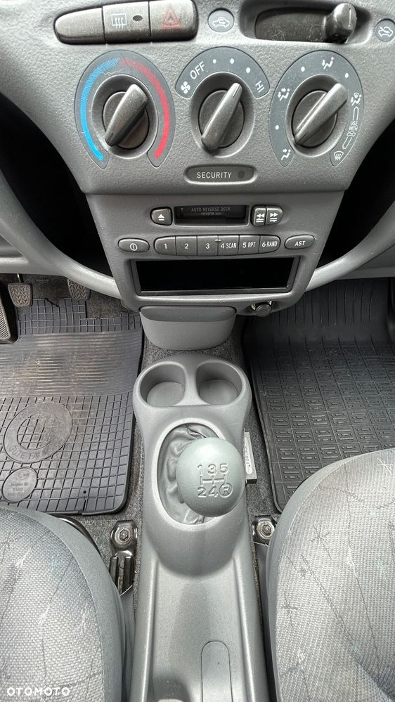 Toyota Yaris 1.0 Luna - 11