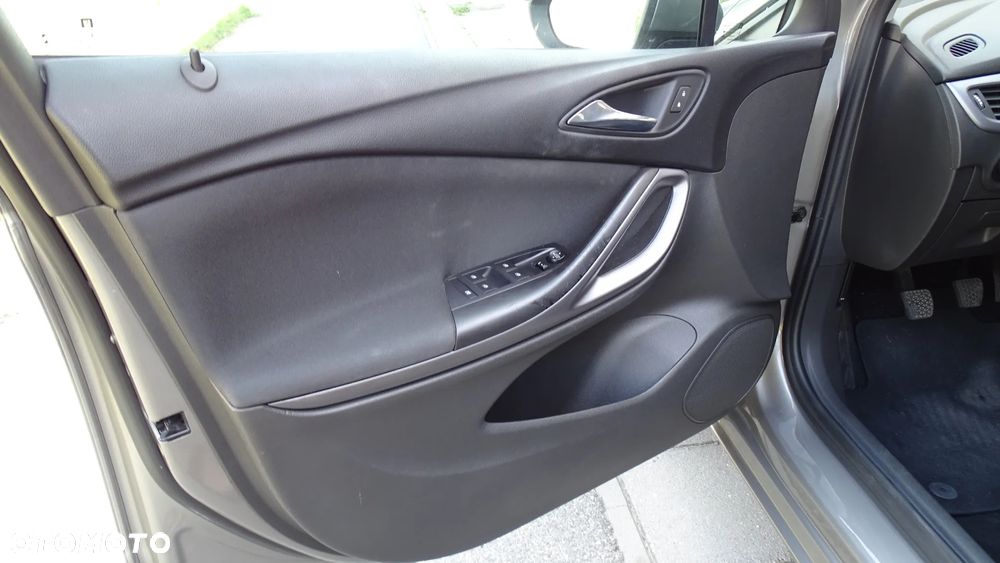 Opel Astra V 1.4 T Dynamic - 10