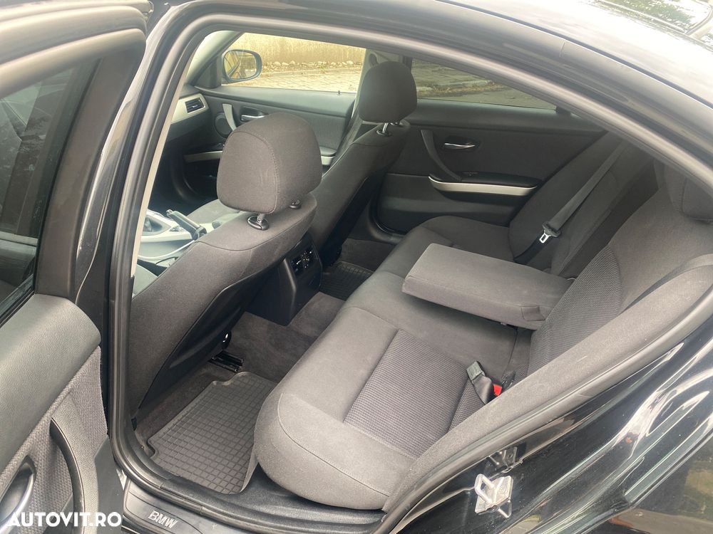 BMW Seria 3 318d DPF Touring Edition Exclusive - 11