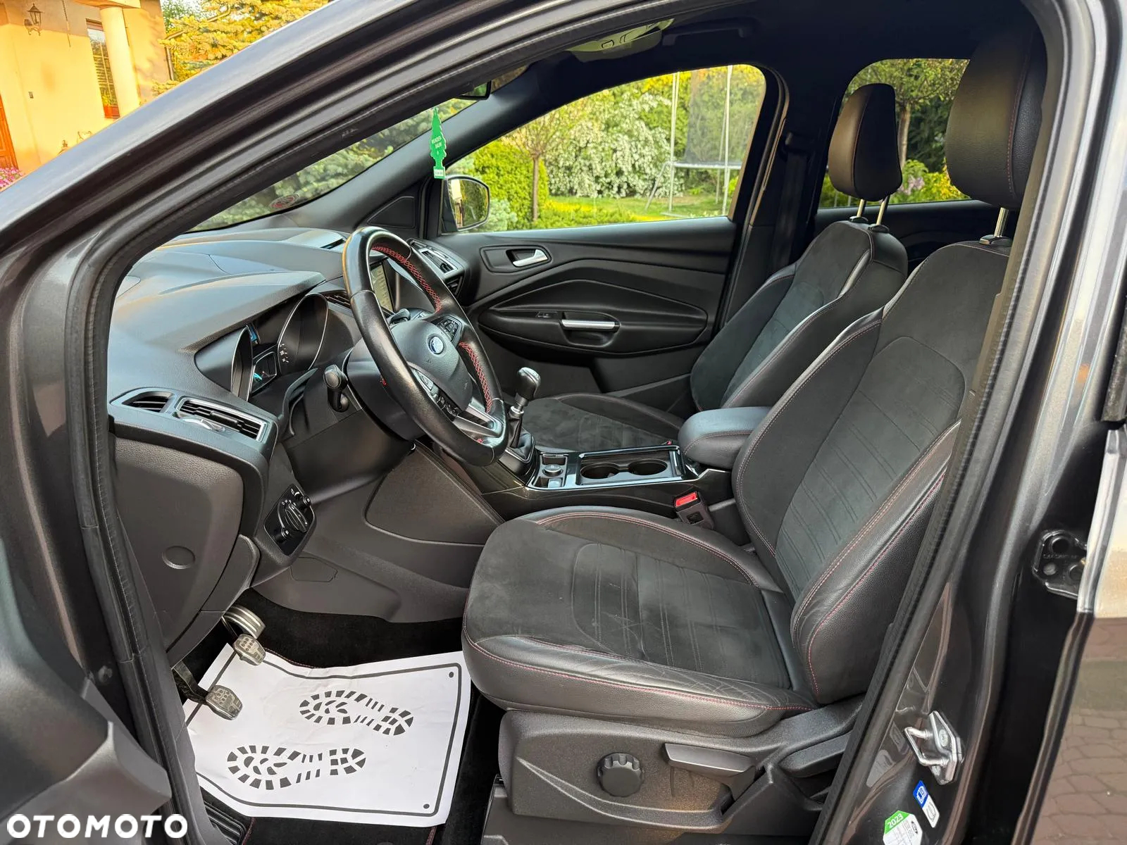 Ford Kuga 1.5 EcoBoost 2x4 ST-Line - 11