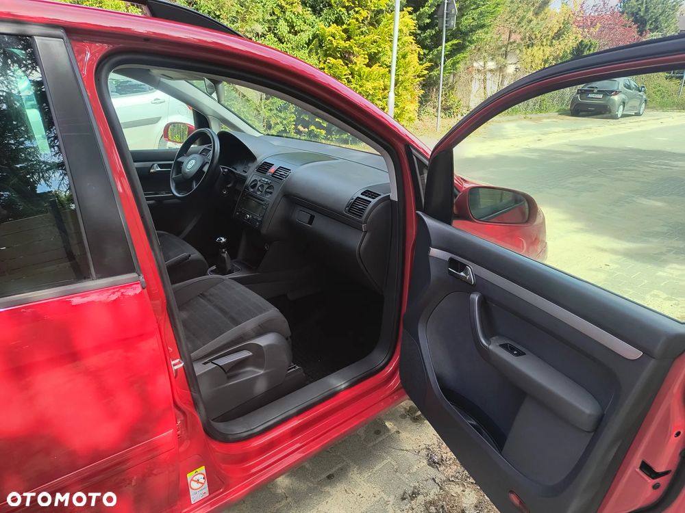 Volkswagen Touran - 14