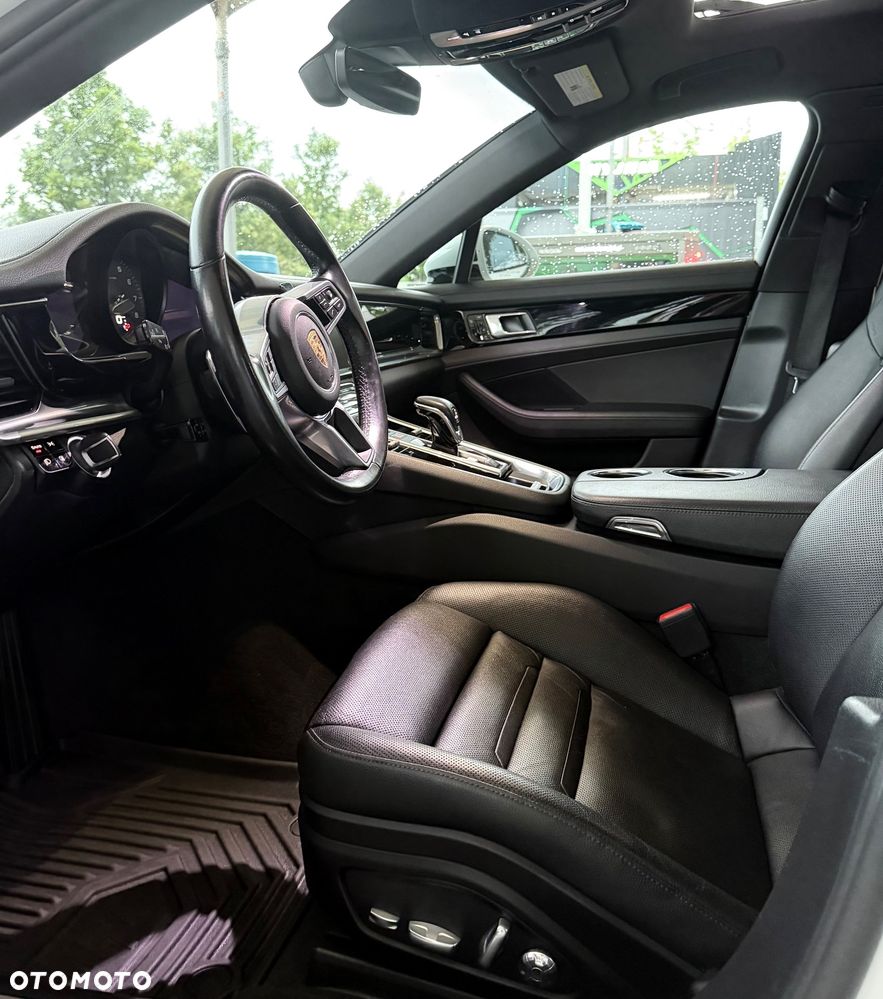 Porsche Panamera - 30