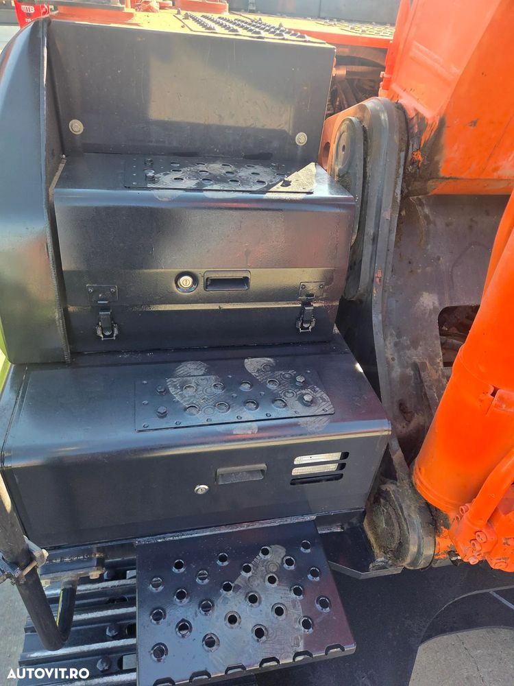 Hitachi ZX350LCN-6, 8.687h, CUPLA RAPIDA, cupa 2,2mc dinti NOI, latime 2,99m, ad sapare 7m, lant 90% bun doar 595h deplasare, consum mediu 17l/h, inst picon, inst rotire pe brate, GRESARE AUTOMATA, camera spate, ridica 25t, PROMOTIE 97.900 EUR+Tva - 26