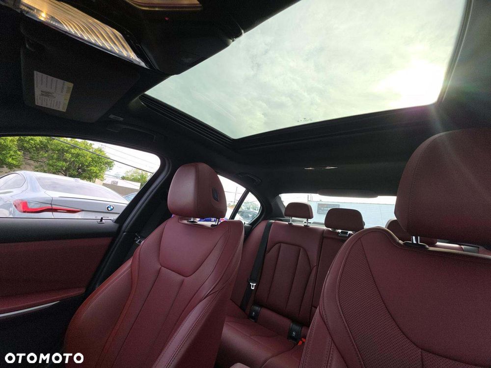 BMW Seria 3 330i xDrive M Sport - 11
