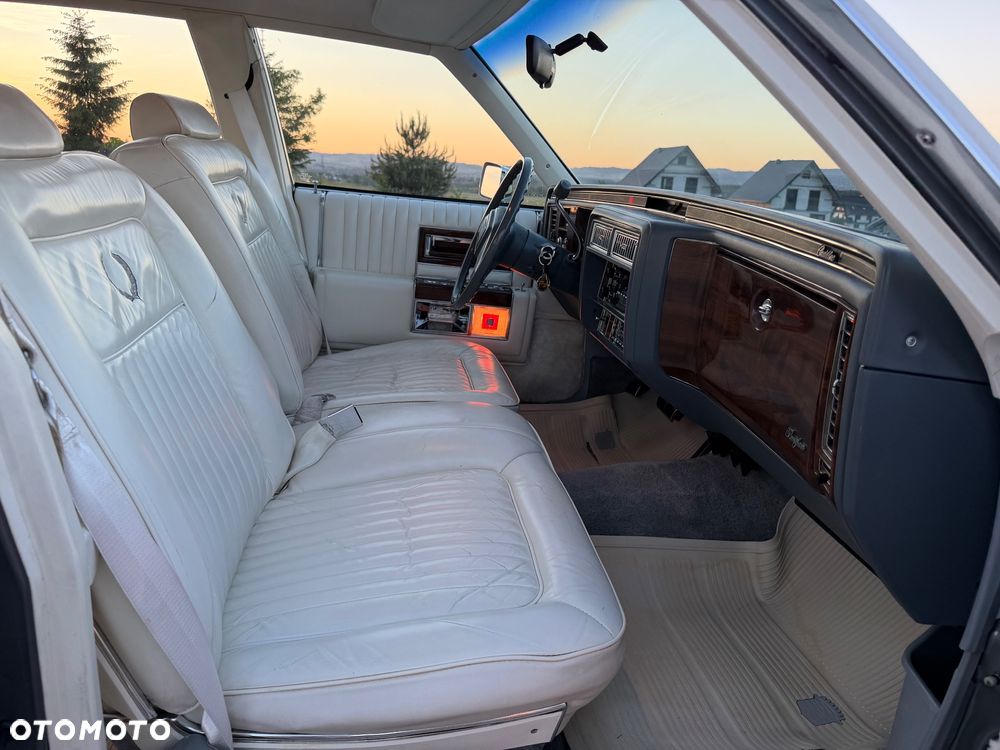 Cadillac Brougham - 20