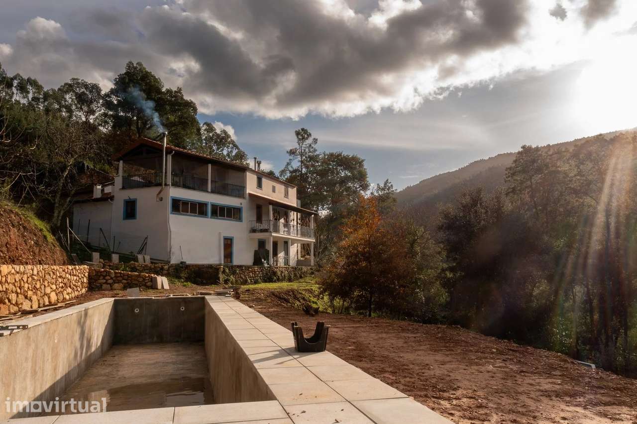 Quinta com 2 casas, 2 ruínas piscina e cerca de 1 hectare de terreno - Grande imagem: 4/60