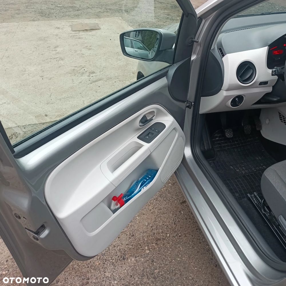 Volkswagen up! street - 7