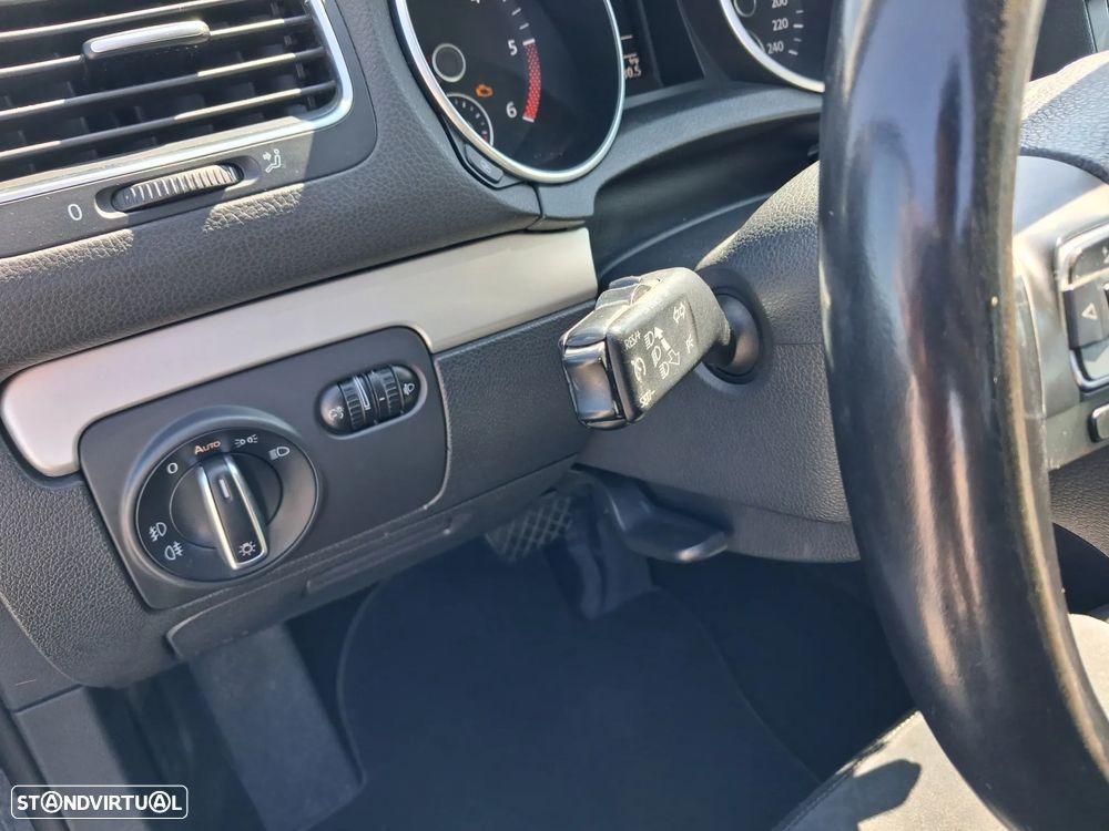 VW Golf 1.6 TDi Highline DSG - 17