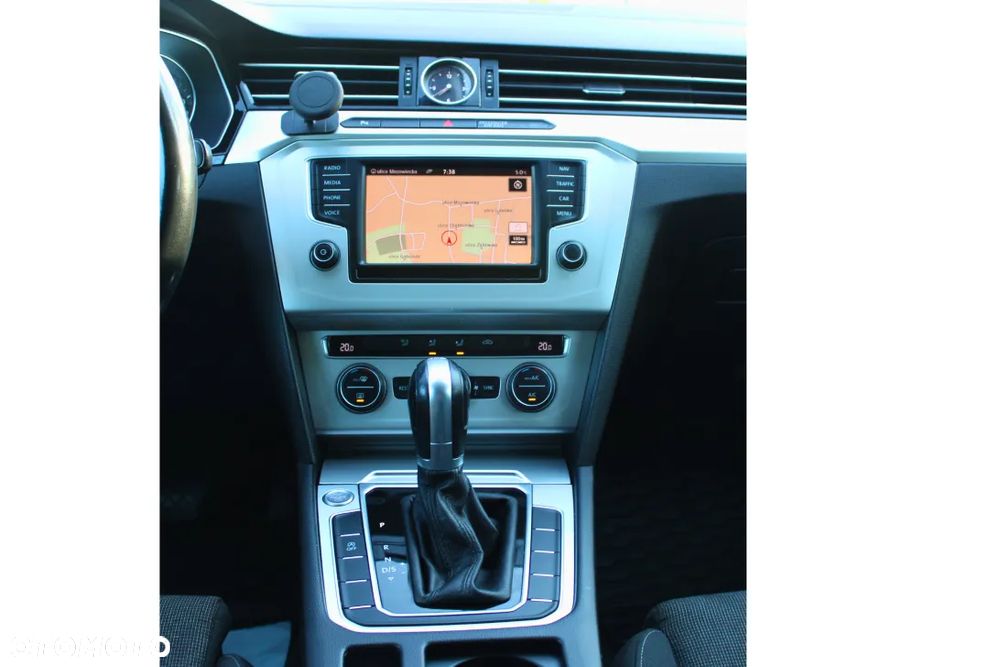 Volkswagen Passat 2.0 TDI (BlueMotion Technology) DSG Comfortline - 24