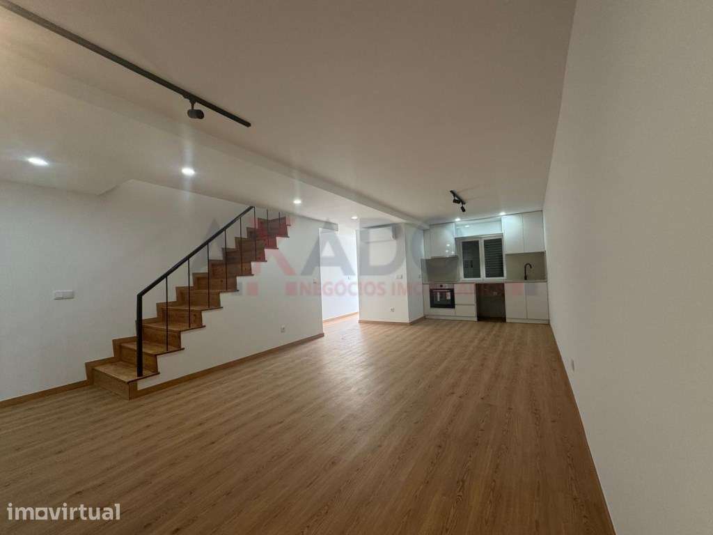 Moradia Geminada T3 Totalmente Remodelada para Arrendar - Junto ao ... - Grande imagem: 3/19