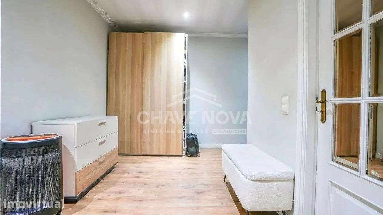 Apartamento T3 Renovado, com Varanda, Box, Último Piso - Grande imagem: 5/17