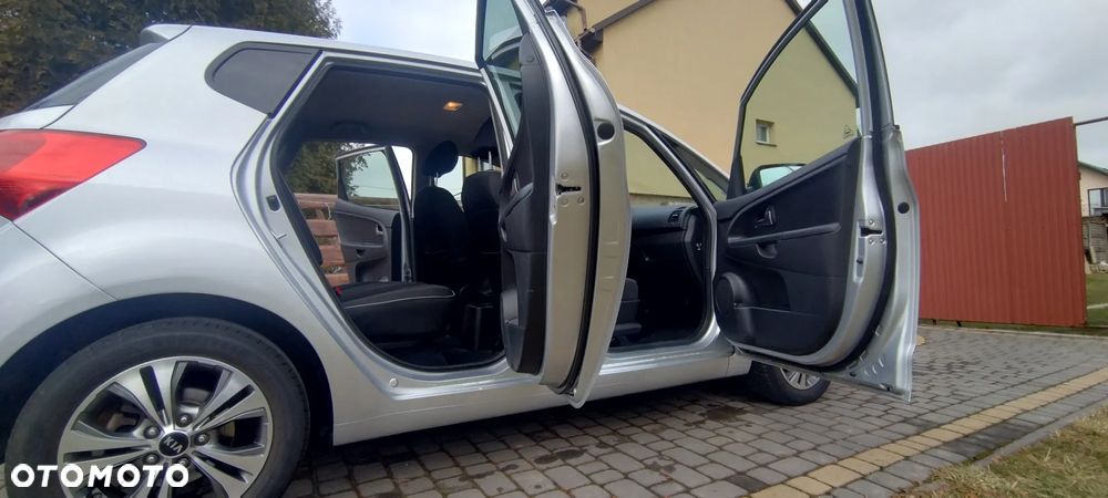 Kia Venga 1.6 CVVT Dream Team Edition - 10