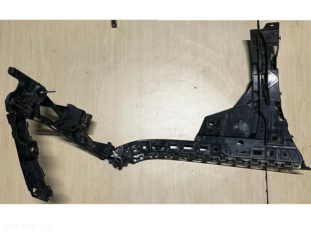 Ślizg zderzaka tylny prawy A2138850263 Mercedes E Klasa W213 - 1