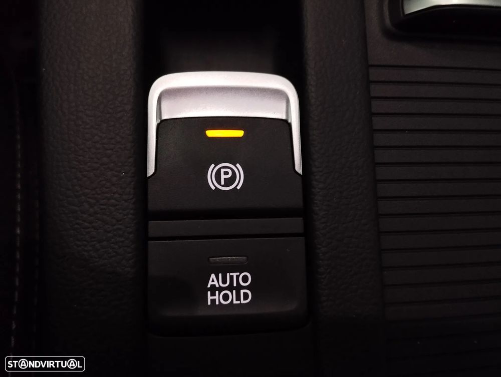 VW Passat Variant 2.0 TDI Business DSG - 36