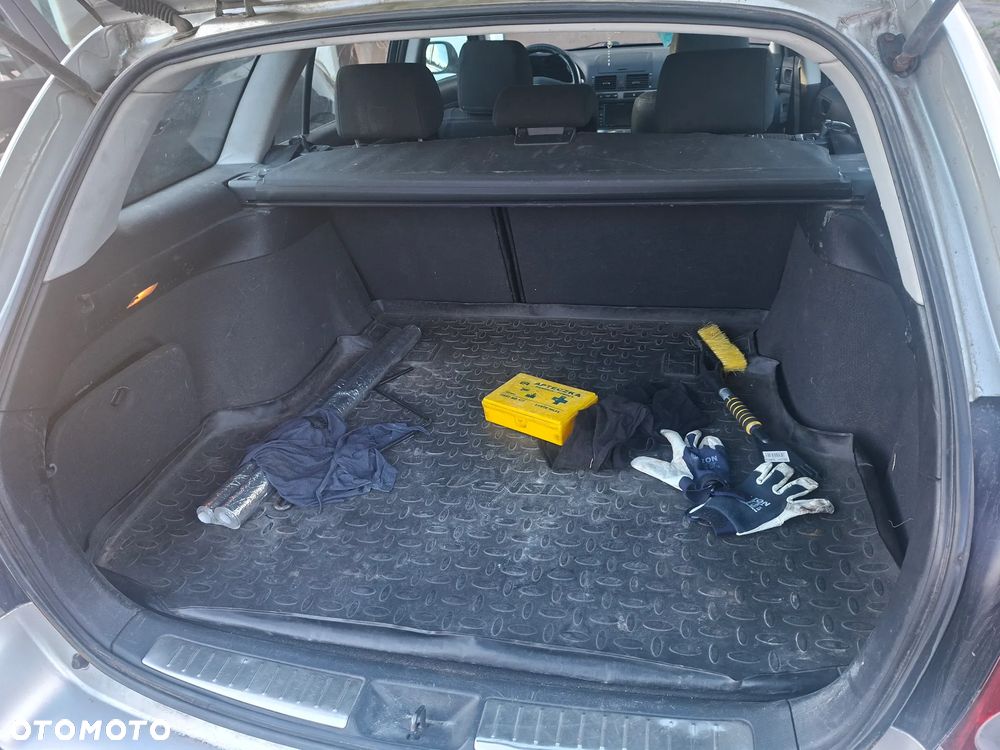 Toyota Avensis - 4
