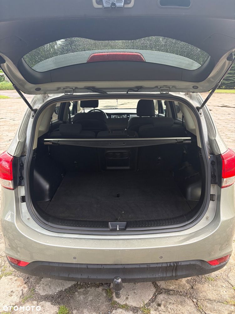 Kia Carens - 17