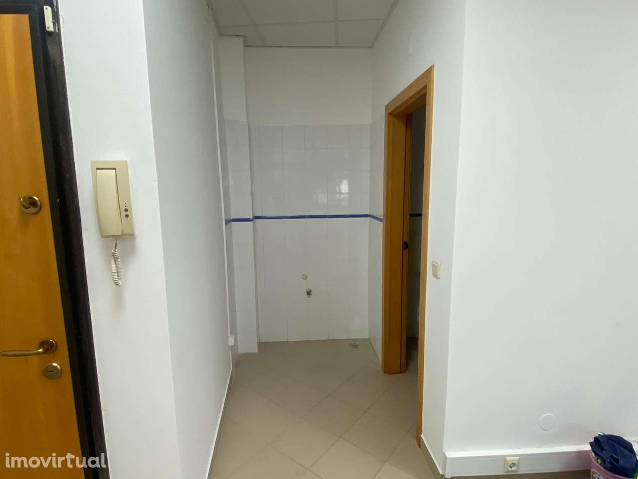 Bloco de apartamentos com segurança e mobiliário - Grande imagem: 4/5