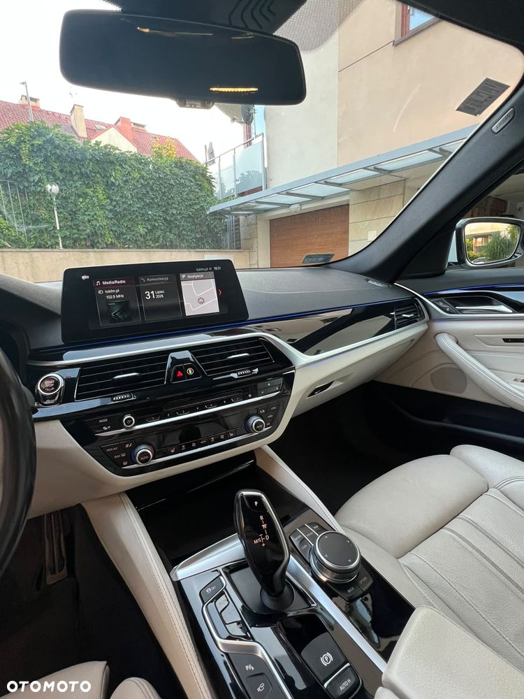 BMW Seria 5 520d xDrive M Sport sport - 12