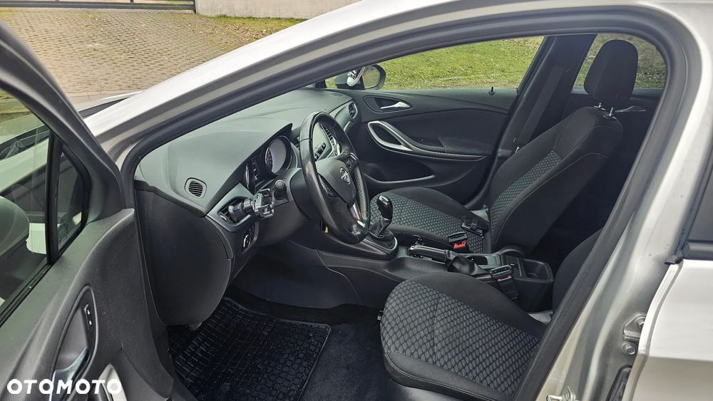 Opel Astra 1.6 CDTI Essentia - 10