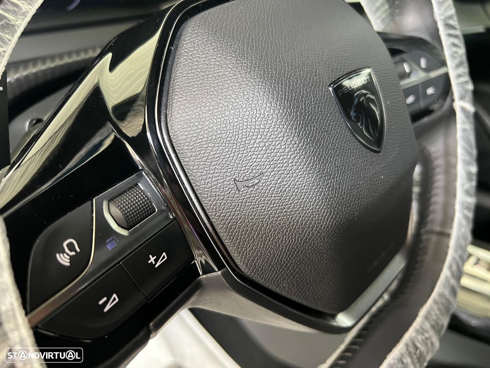 Peugeot 2008 1.2 PureTech Allure Pack EAT8 - 25
