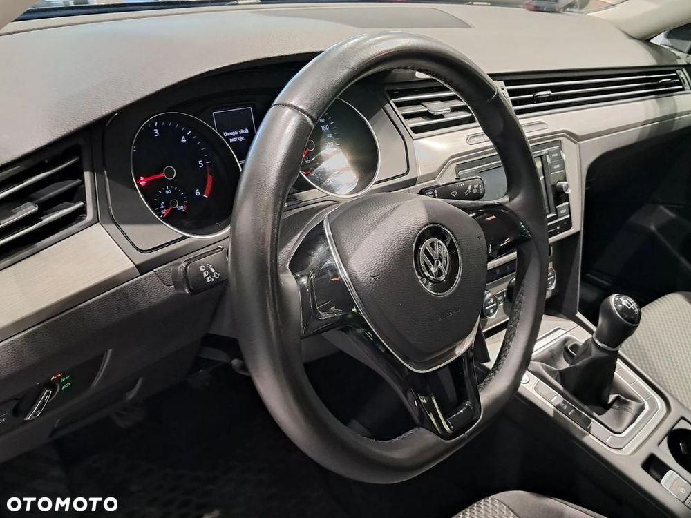 Volkswagen Passat 2.0 TDI BMT Trendline - 14