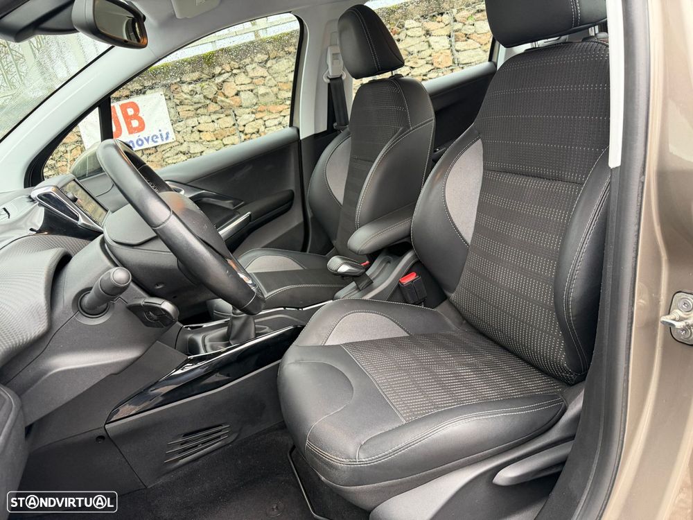 Peugeot 2008 1.2 PureTech Allure - 9