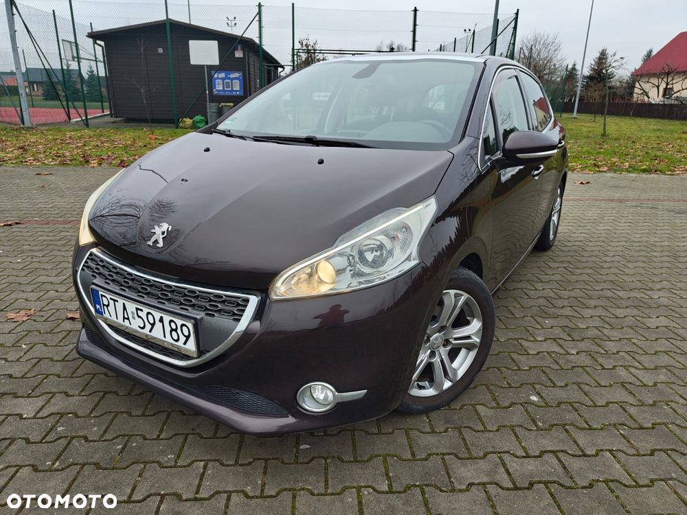 Peugeot 208 - 1