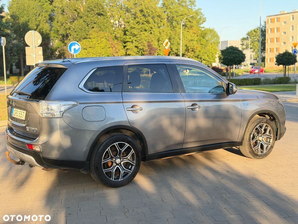 Mitsubishi Outlander Instyle NAVI + - 4