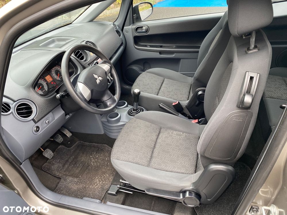 Mitsubishi Colt 1.1 - 10