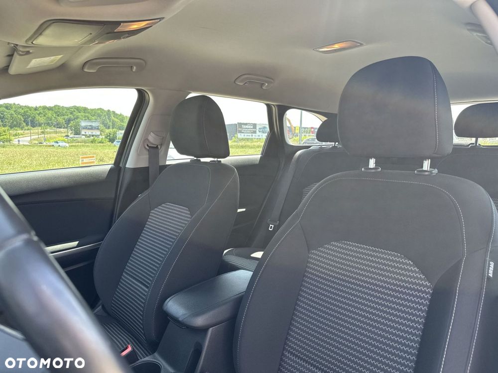 Kia Ceed - 11