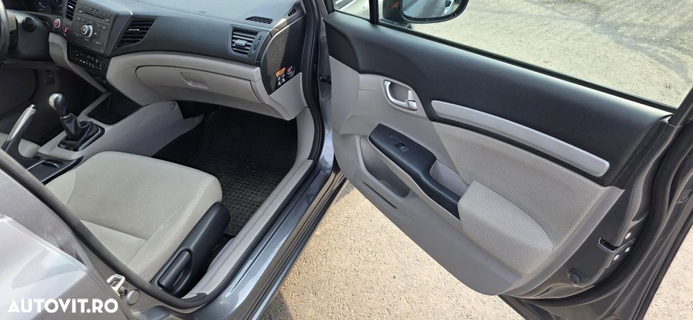 Honda Civic 1.8 MT ES - 16