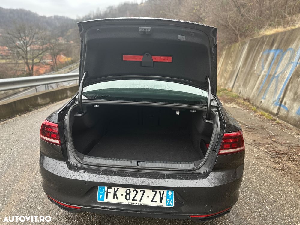 Volkswagen Passat - 25