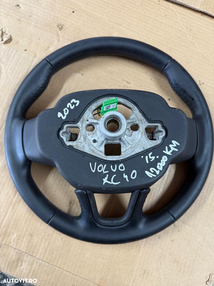 Volan piele cu comenzi VOLVO XC40 an 2023 stare foarte buna 12.000 km - 4