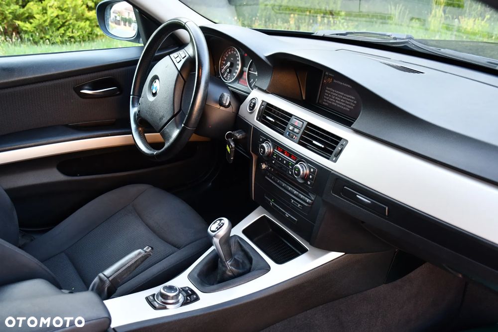 BMW Seria 3 318d - 25