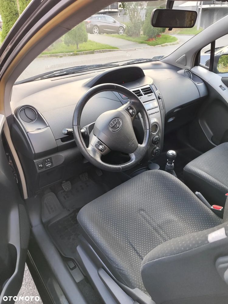 Toyota Yaris 1.33 Premium - 4