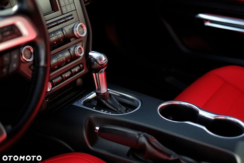 Ford Mustang Fastback 2.3 Eco Boost - 25