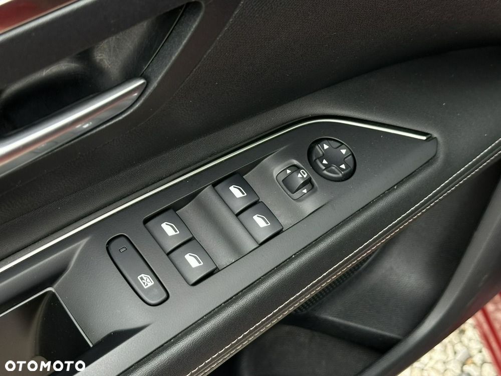 Peugeot 3008 1.2 PureTech Allure S&S EAT8 - 16
