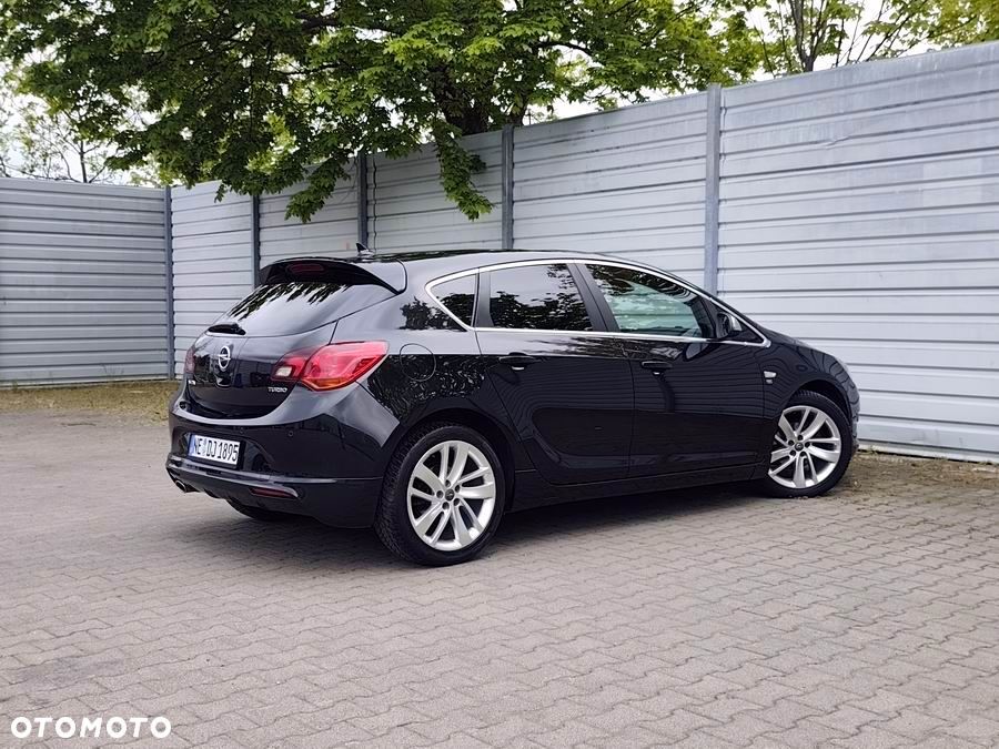 Opel Astra 1.4 Turbo Cosmo - 2
