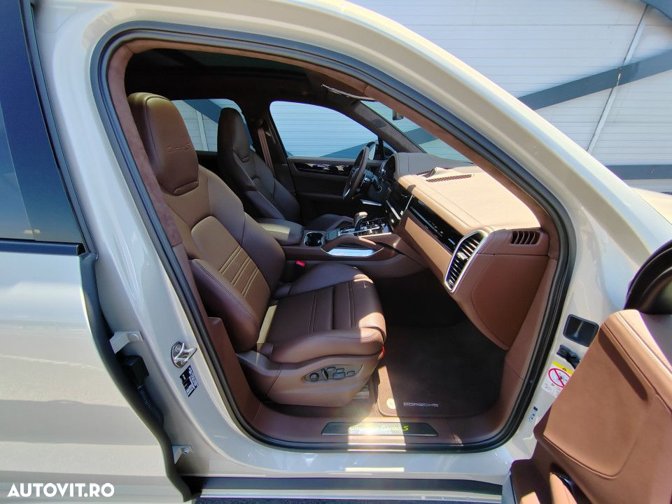 Porsche Cayenne Turbo E-Hybrid Tiptronic S - 16