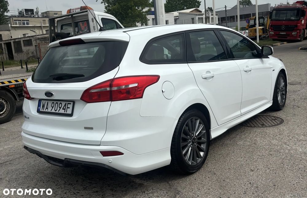 Ford Focus 1.0 EcoBoost Start-Stopp-System ST-LINE STYLE - 4