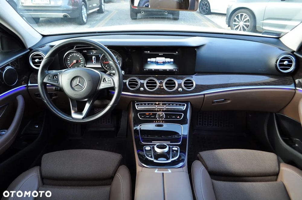 Mercedes-Benz Klasa E 200 d 9G-TRONIC - 24