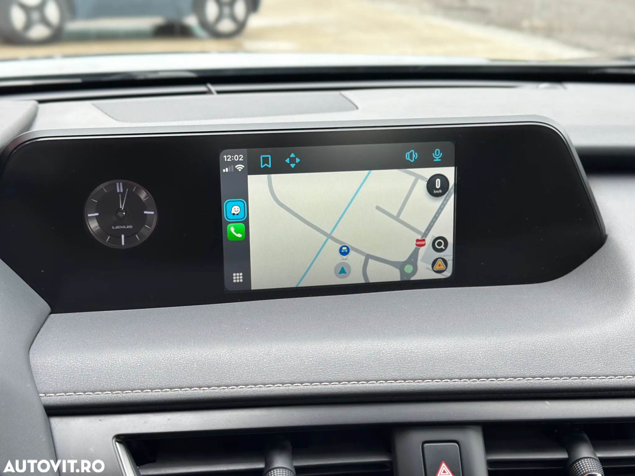 Lexus UX 250h 2.0L HEV 20H- (178 HP) 4X4 CVT Executive - 25