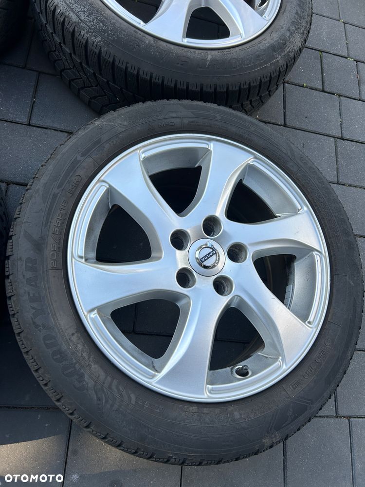Koła zimowe Felgi Volvo 5x108 ET50 Goodyear 205/55/16 - 5
