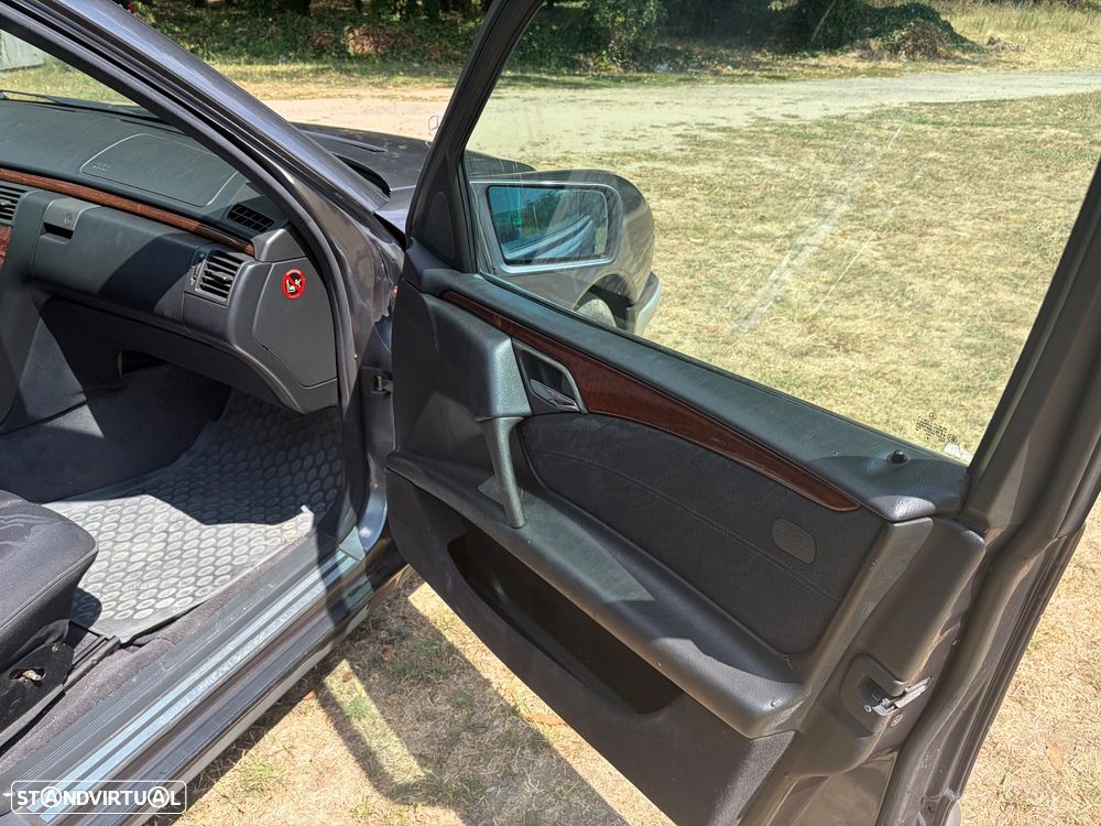 Mercedes-Benz E 220 D Elegance - 17