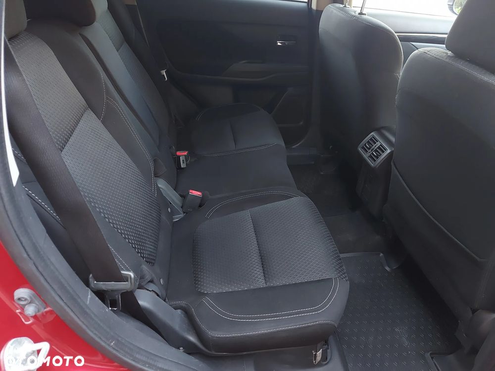 Mitsubishi Outlander 2.4 4WD CVT Instyle - 11